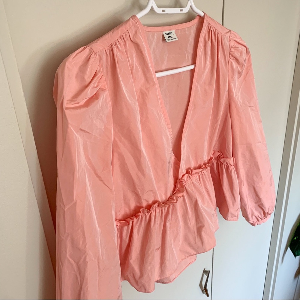 Aritzia Sunday Best Jinx Blouse Guava Pink Size
XXS Feminine Flowy Cropped - Picture 11 of 16